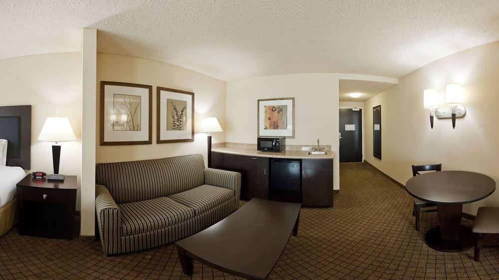 Holiday Inn Express And Suites Newberry By Ihg Exterior photo