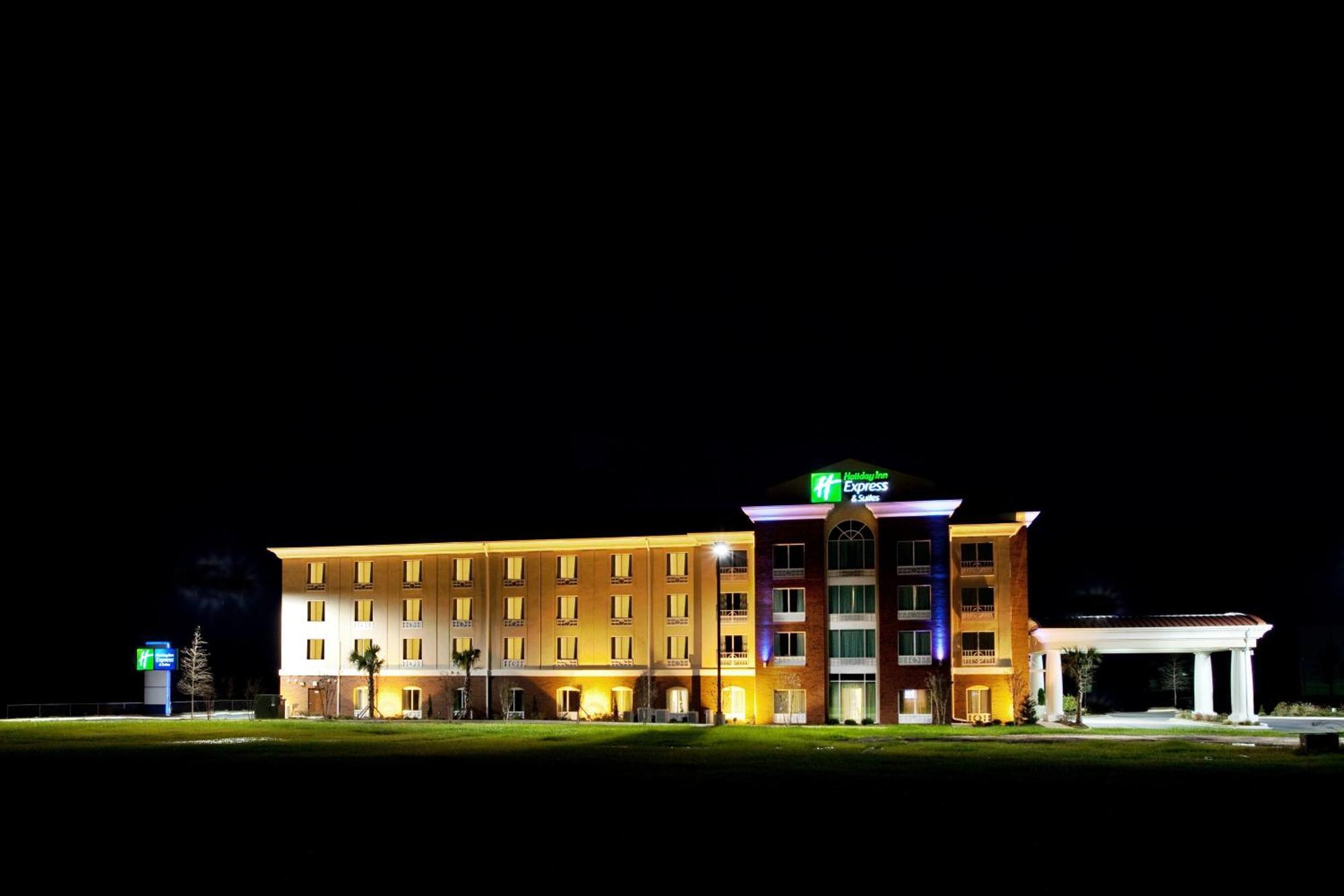 Holiday Inn Express And Suites Newberry By Ihg Exterior photo