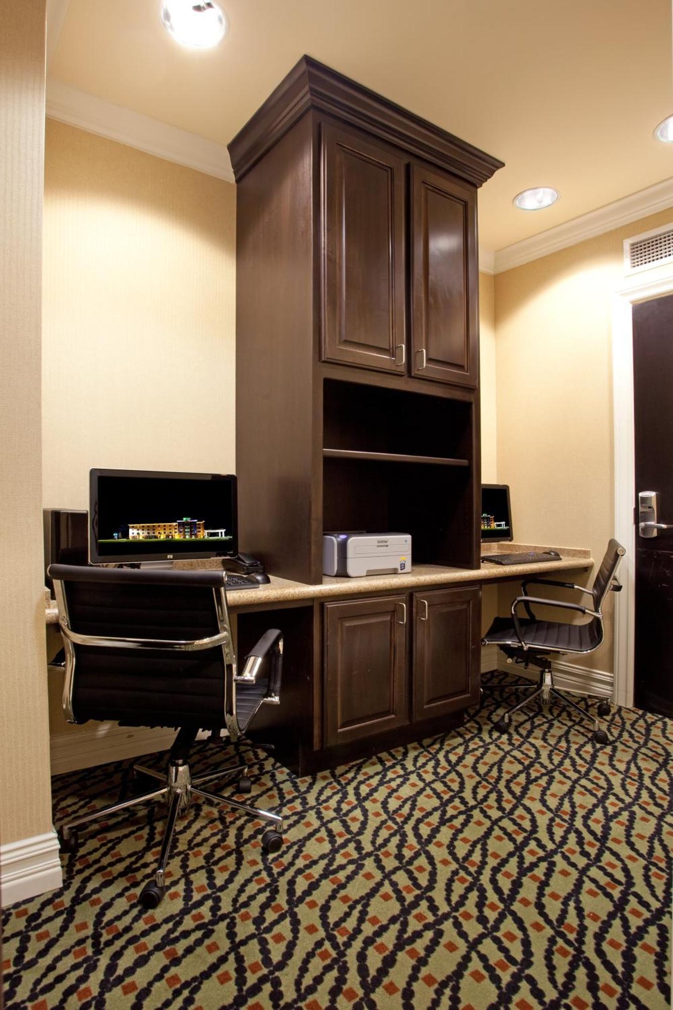 Holiday Inn Express And Suites Newberry By Ihg Exterior photo